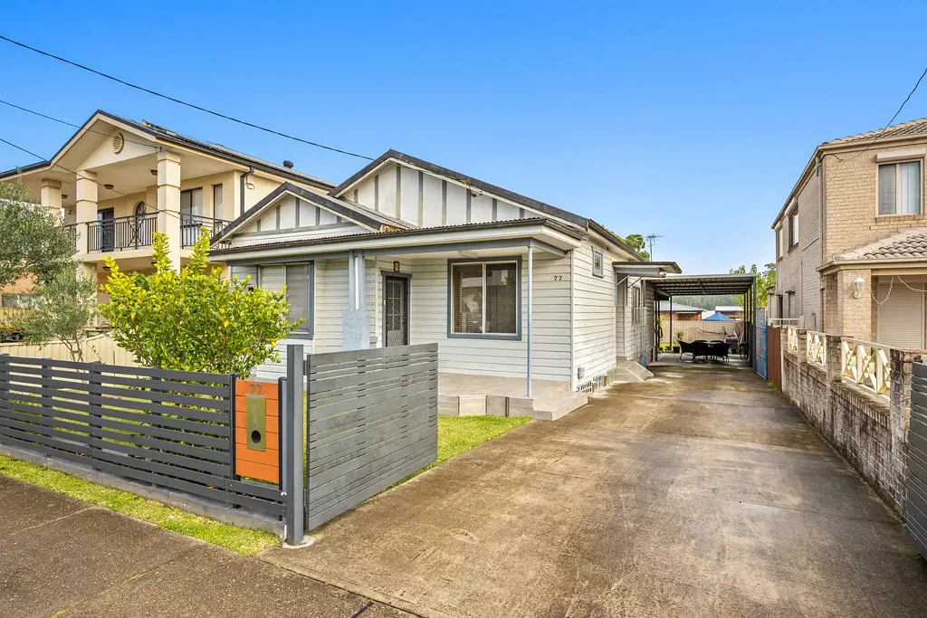 Auburn 3Zimmer CLASSIC FAMILY HOME  - POSITION AND POTENTIAL - 537SQM BLOCK - OPEN TO VIEW SATURDAY 2.30-3PM