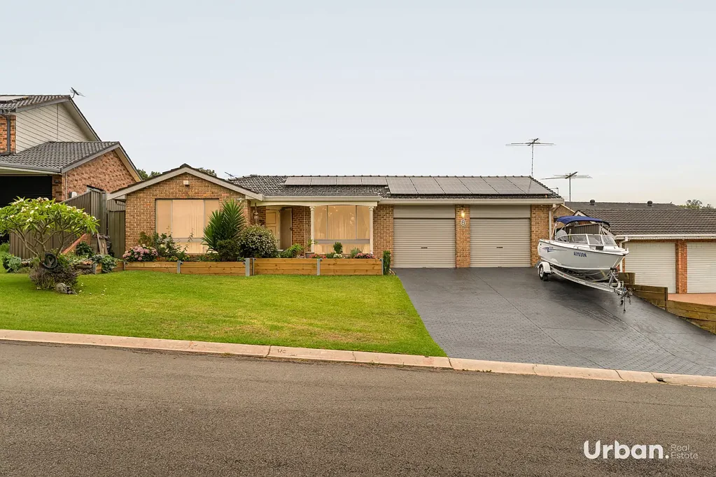 8 Alligator Place, Kearns, NSW 2558