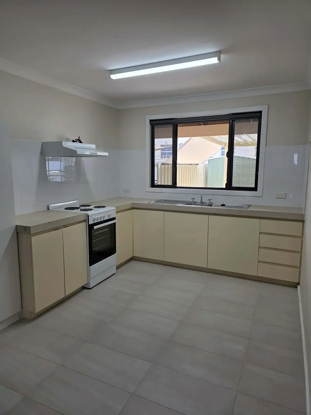 Modern 2 bedroom unit close to town