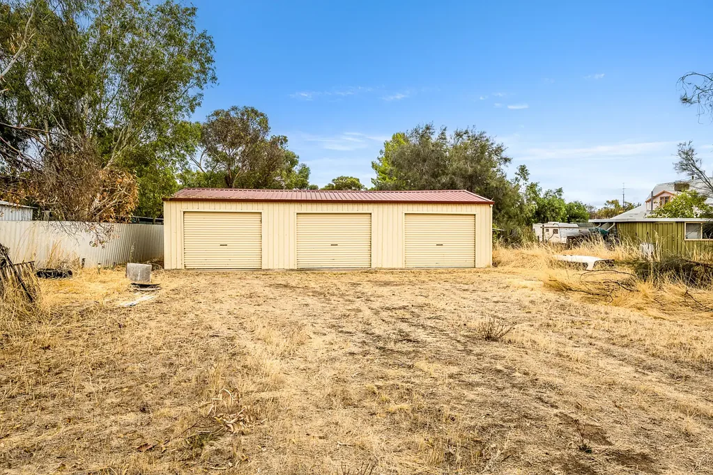 17 Milhinch Street, Muluckine, WA 6401