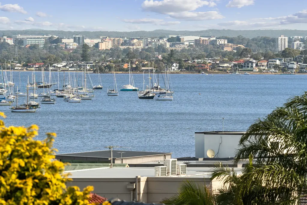 Kogarah Bay 5ਬੈੱਡਰੂਮ Statement home delivers bespoke family lifestyle