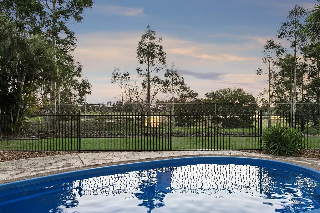 Eli Waters 4房  Lakeside Living with a Pool in Sought-After Eli Waters Positions