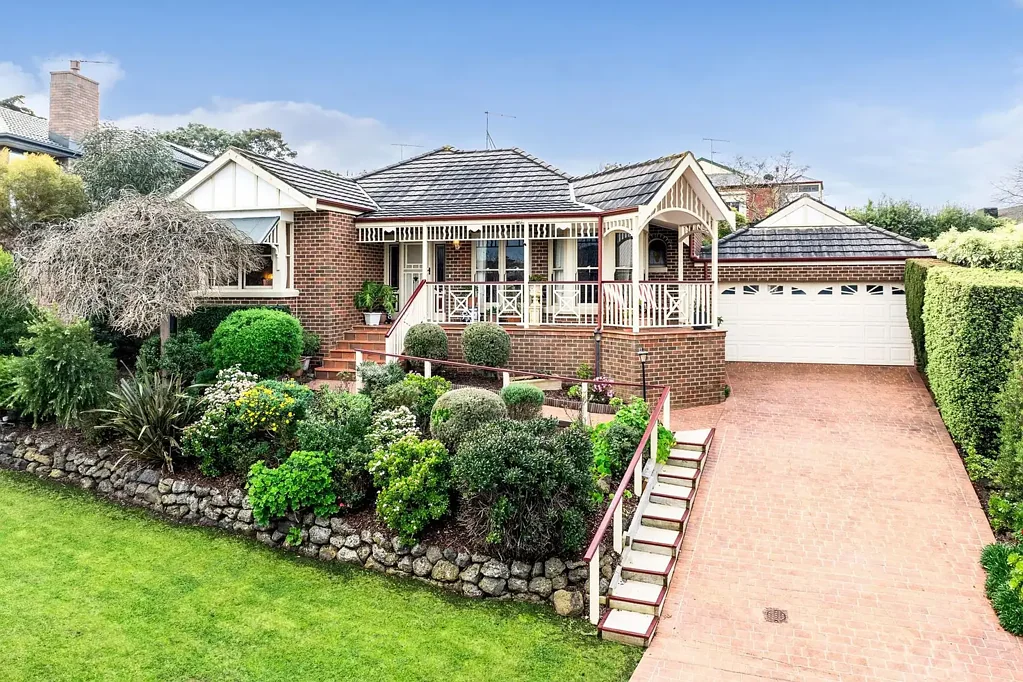Highton 4房  Elevated Family Living with Sweeping Views