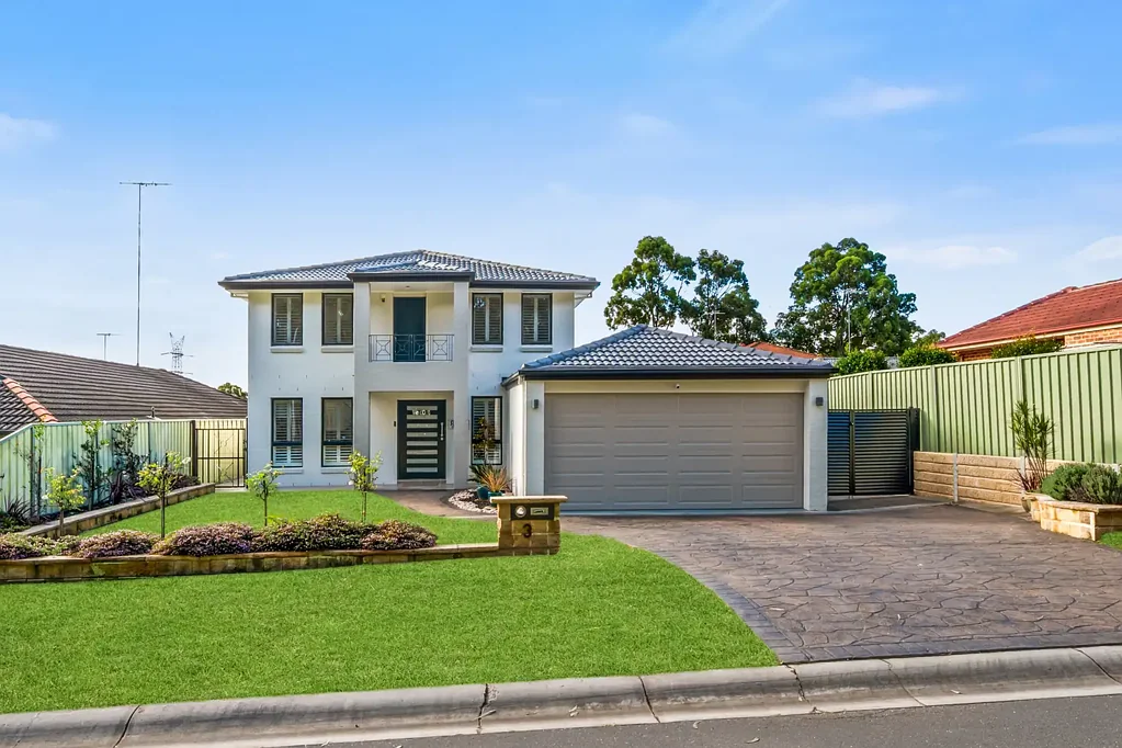 Glenmore Park 4房 时尚家庭生活，尊贵装修与度假式泳池 Stylish Family Living with Premium Finishes & Resort-Style Pool
