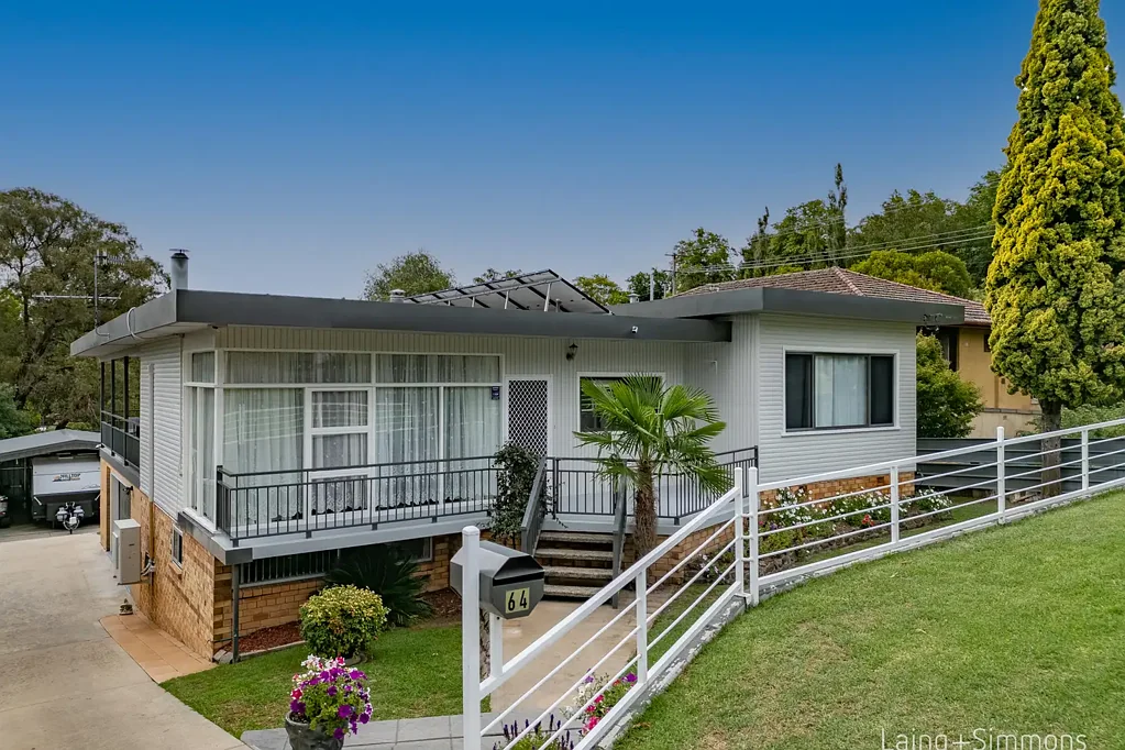 Armidale 4બેડરૂમ Sunlit Family Home In Ideal Location With Plenty Of Added Value