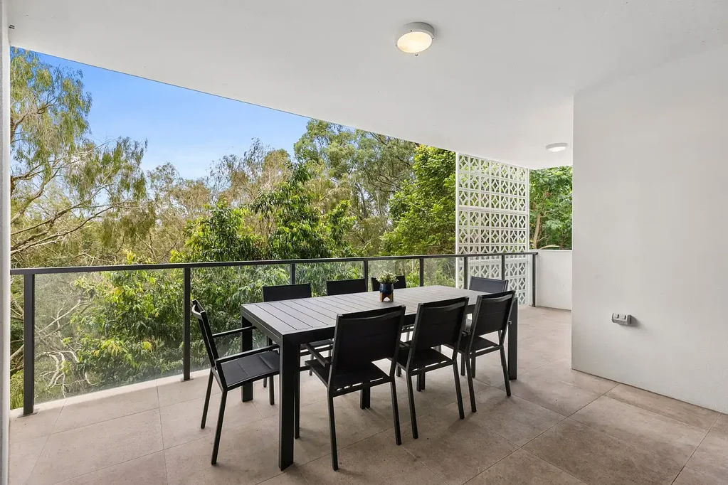 Chermside 2غرفة نوم Modern 118m2 Apartment with Leafy Outlook