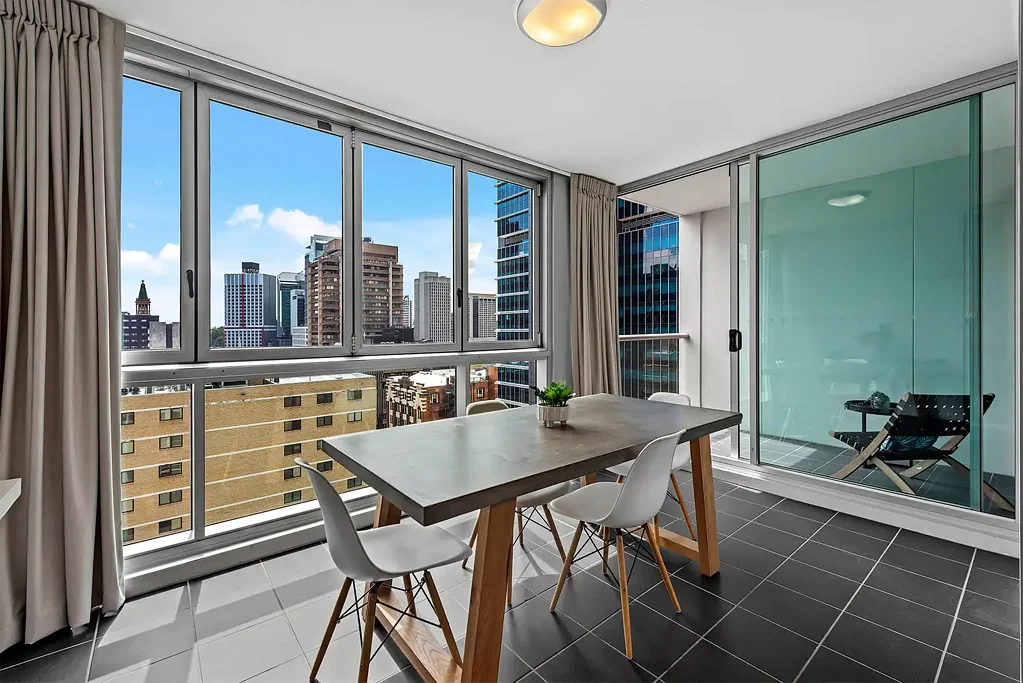 Brisbane City 2房 阳光充足朝向 俯瞰布里斯班城景 两卧带镜柜 现代双卫浴 主卫设洗衣区 安全车位储物笼 开放式生活阳台 管道空调优质厨电 大楼设泳池健身房 CBD中心近新站 In Demand Festival Towers Layout Now Available!