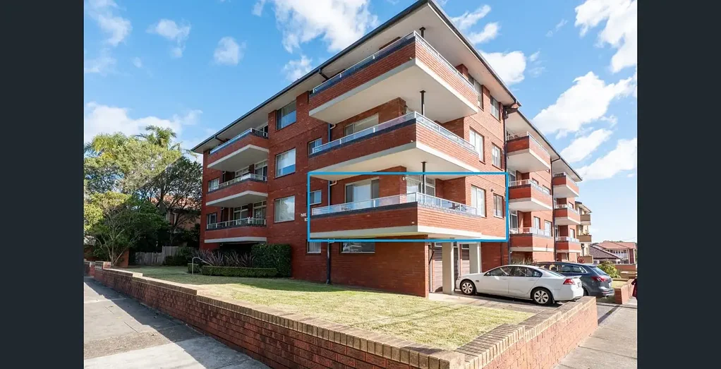 Spacious 2-Bedroom Apartment in Prime Five Dock Location!