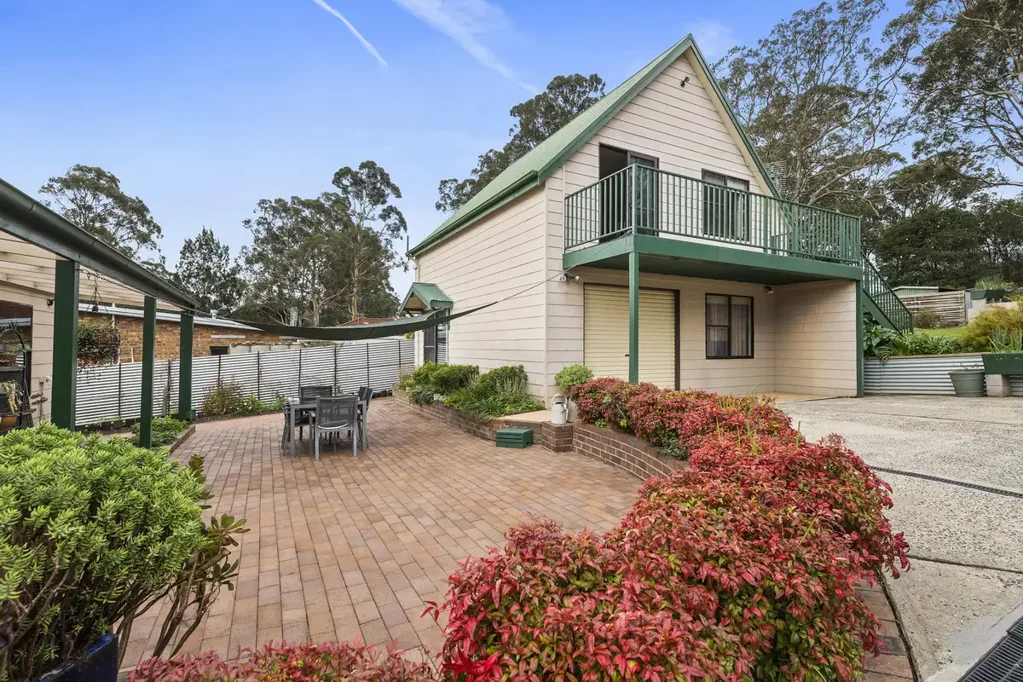 Mittagong 5બેડરૂમ In Town Living with Room for Everyone