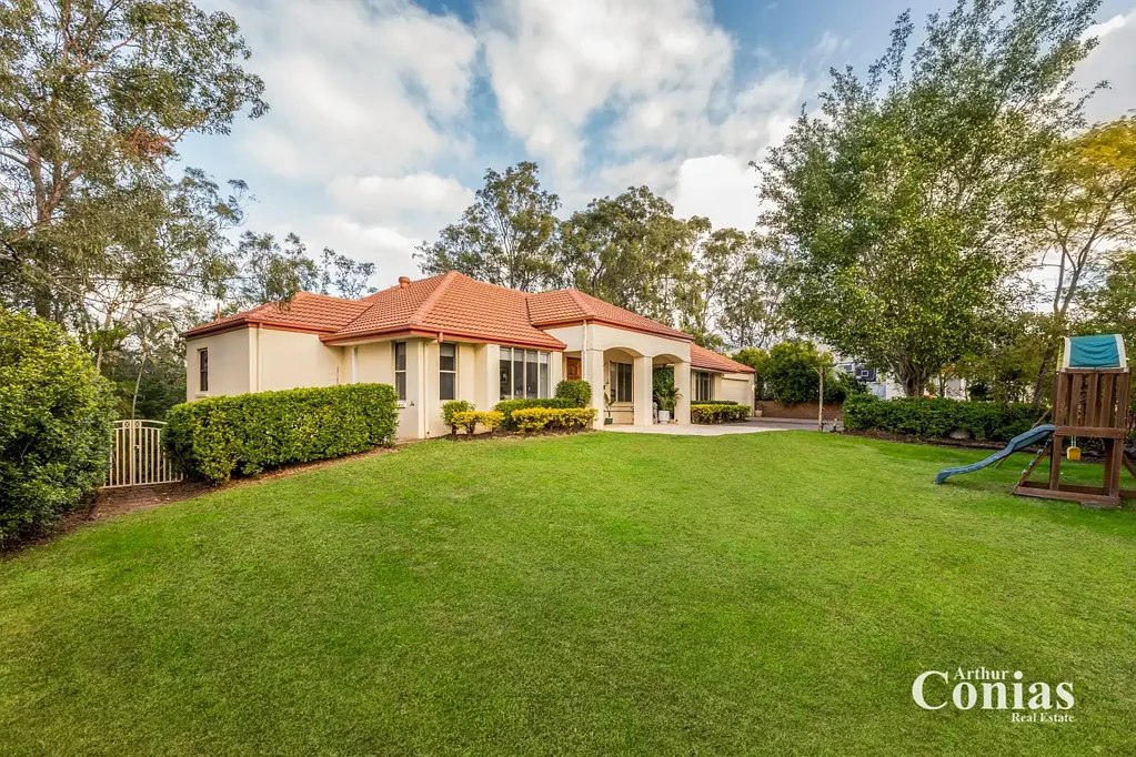 Karana Downs 4房 珍贵、高地家庭住宅，坐拥美景与私密 Valuable, Elevated Home Offering Views, Privacy and Absolute River Frontage