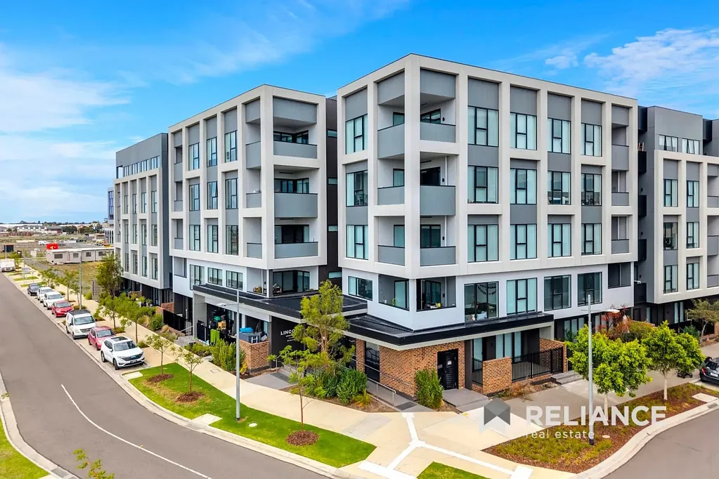 Stylish Apartment Living with Rooftop Sky Garden, Resident Gym & Unmatched Convenience