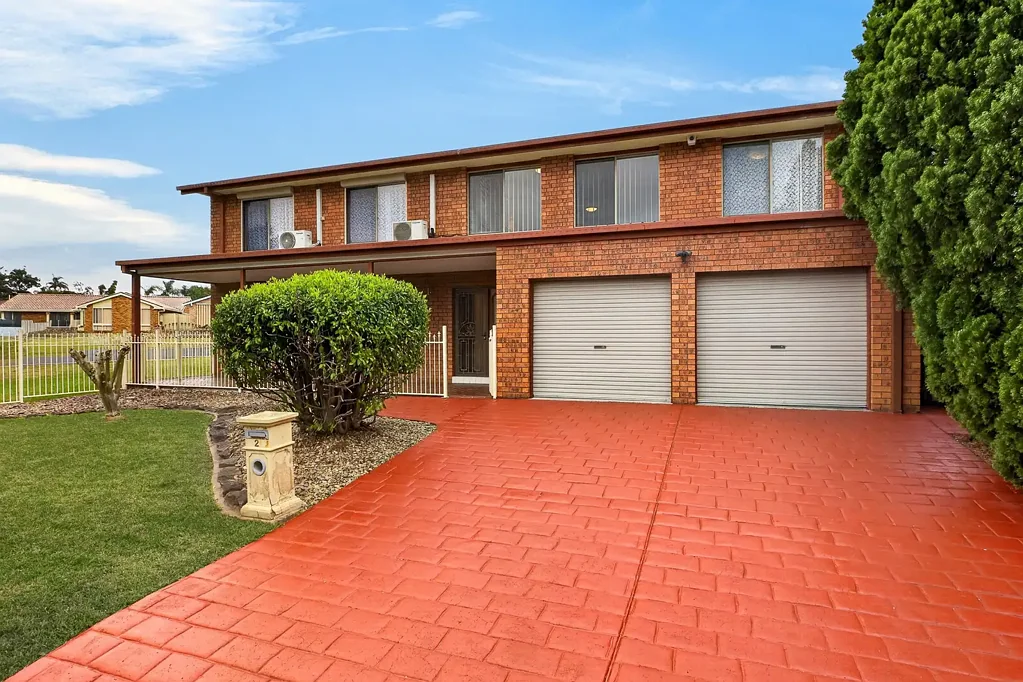Macquarie Fields 6બેડરૂમ Executive Home with Multiple Living Areas on 612m2 Block!