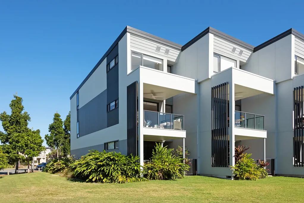 Hope Island 3 Bedroom Committed Seller - Resort-Style Living with Tranquil Water Views in Cova Estate