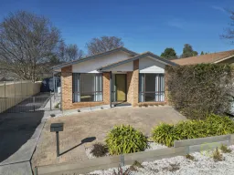 32 Builder Crescent, Theodore