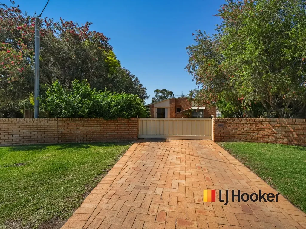 Narromine 4ਬੈੱਡਰੂਮ Family-Friendly Haven  - Your Dream Home Awaits!