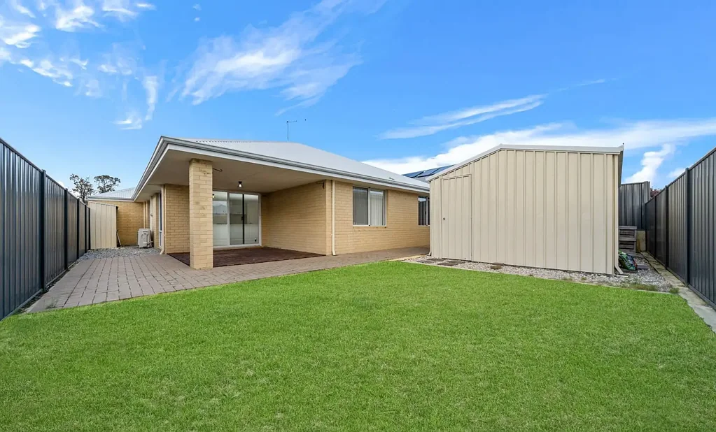 Banksia Grove 4部屋 Stylish Family Comfort in a Convenient Location!