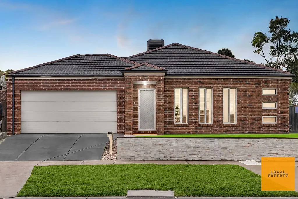 Brookfield 3બેડરૂમ An Exceptional Family Opportunity on a Spacious 646m² Allotment!