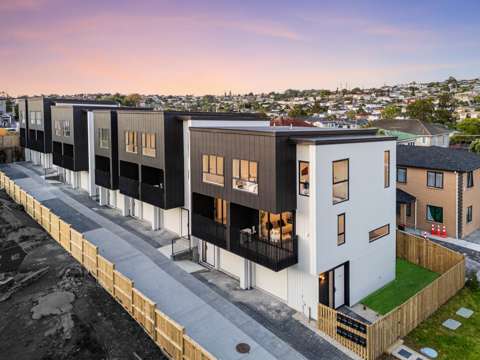 Mount Roskill 3 Bedroom Premium Corner Unit Separate Access – Move in Now!