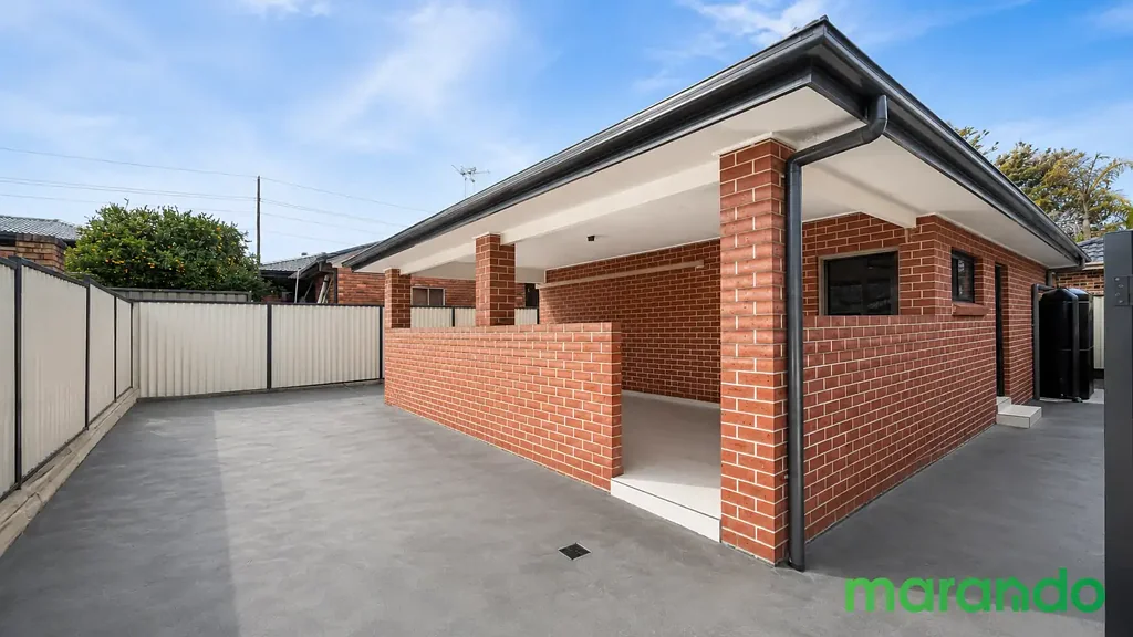 2a Ryde Place, St Johns Park, NSW 2176, 2房, 1浴, House