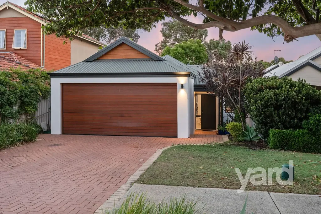 35 Kitchener Road, Melville, WA 6156