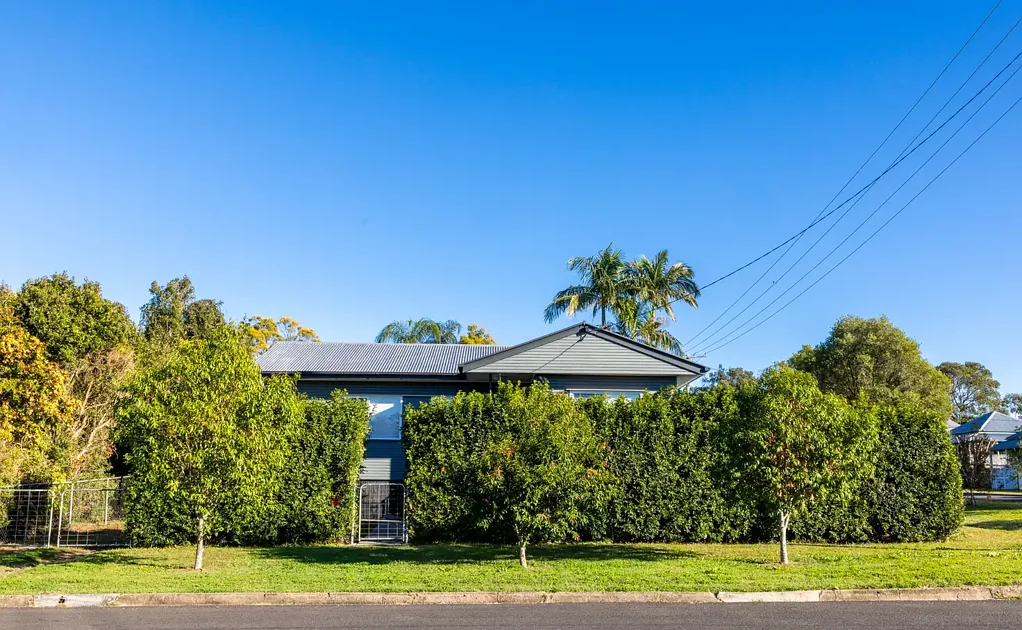 North Ipswich 3غرفة نوم 3 Bedroom Renovated Character Home with Modern Comfort!