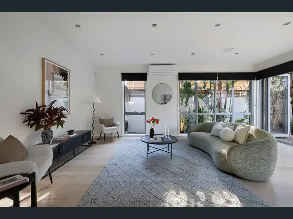 Spacious & Private Townhouse in a Convenient Murrumbeena Location