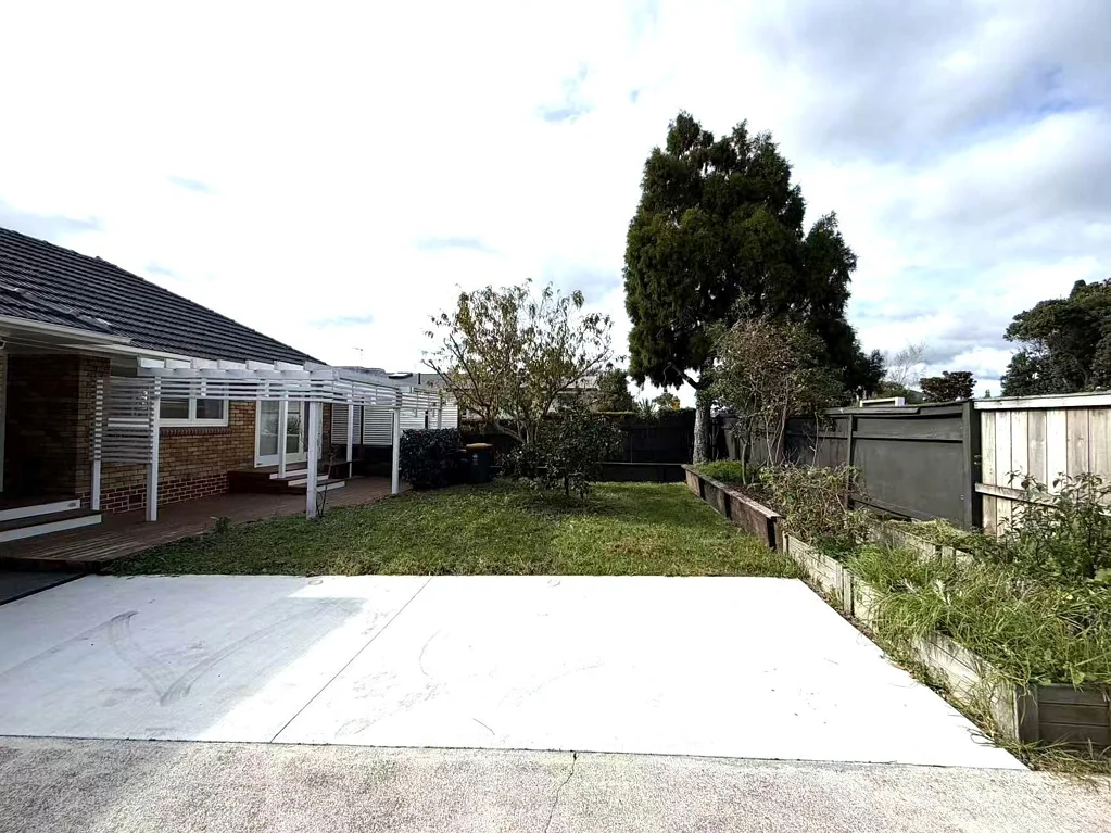 3 Bedroom + 1 Bathroom in Central Botany Downs