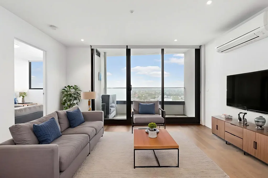 St Kilda 1部屋 Modern high-rise living with wow-factor views and 7% yield potential
