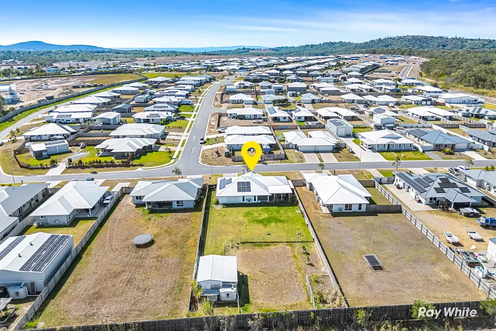 Hidden Valley 4Kwarto Modern Coastal Living on a Huge 1,469sqm Allotment with Shed, Spa & Endless Potential