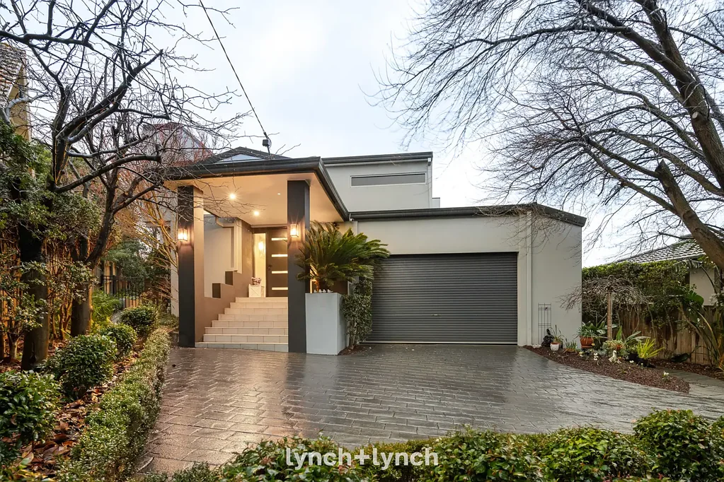 Frankston South 4房 汉普顿风格 322㎡室内 146㎡室外 捕捉Port Phillip Bay壮丽景观 2019年翻新 Smeg高端电器 私密主套房 邻近Sweetwater Creek Prestigious Olivers Hill With Incredible Bay Views  - Grand Opening: 12pm Sat 6 September