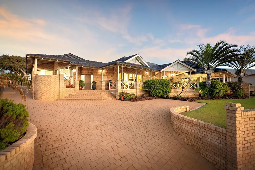 Beresford 4બેડરૂમ Unsurpassed Quality and Coastal Grandeur on 1912m²