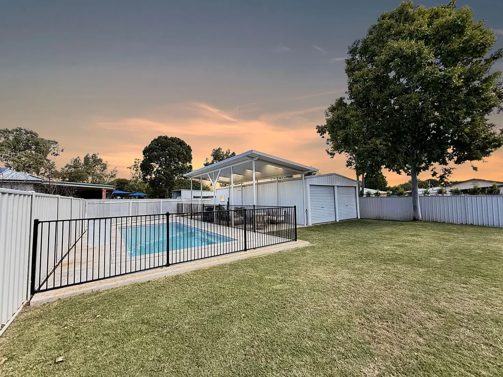 Chinchilla 3બેડરૂમ Inground Pool, 12m x 6m Shed, 974m2 Loamy Block and Renovated Home