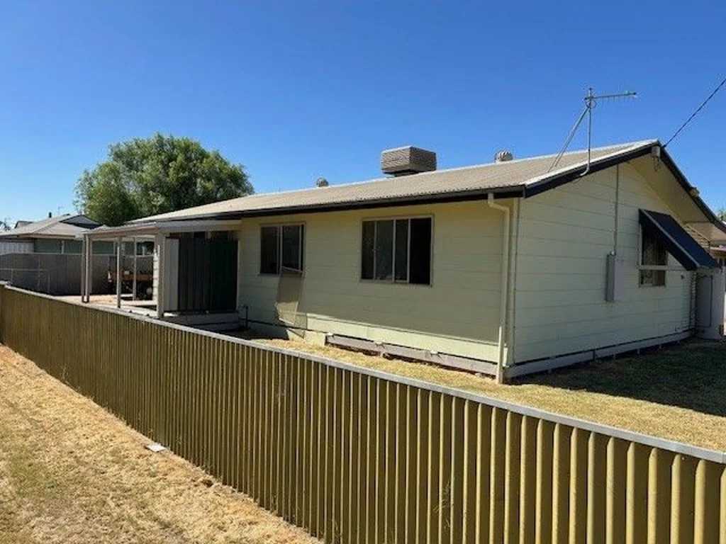 Ouyen 3房  "CORNER BLOCK, RENOVATED & SECURE"