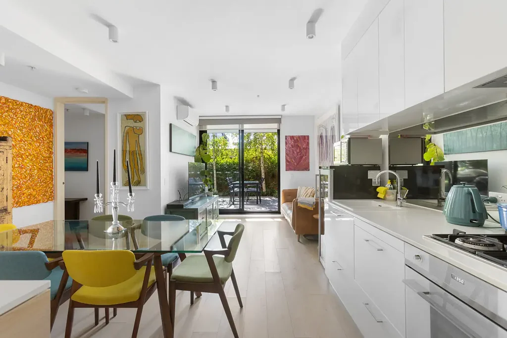 Yarraville 2Phòng ngủ Stylish Ground-Floor Living with Courtyard Luxury in Prime Yarraville Locale