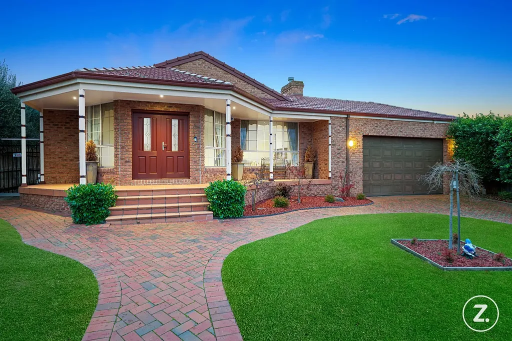 Keilor 4chambre Spacious Family Living with 5m Ceilings & Sunken Lounge
