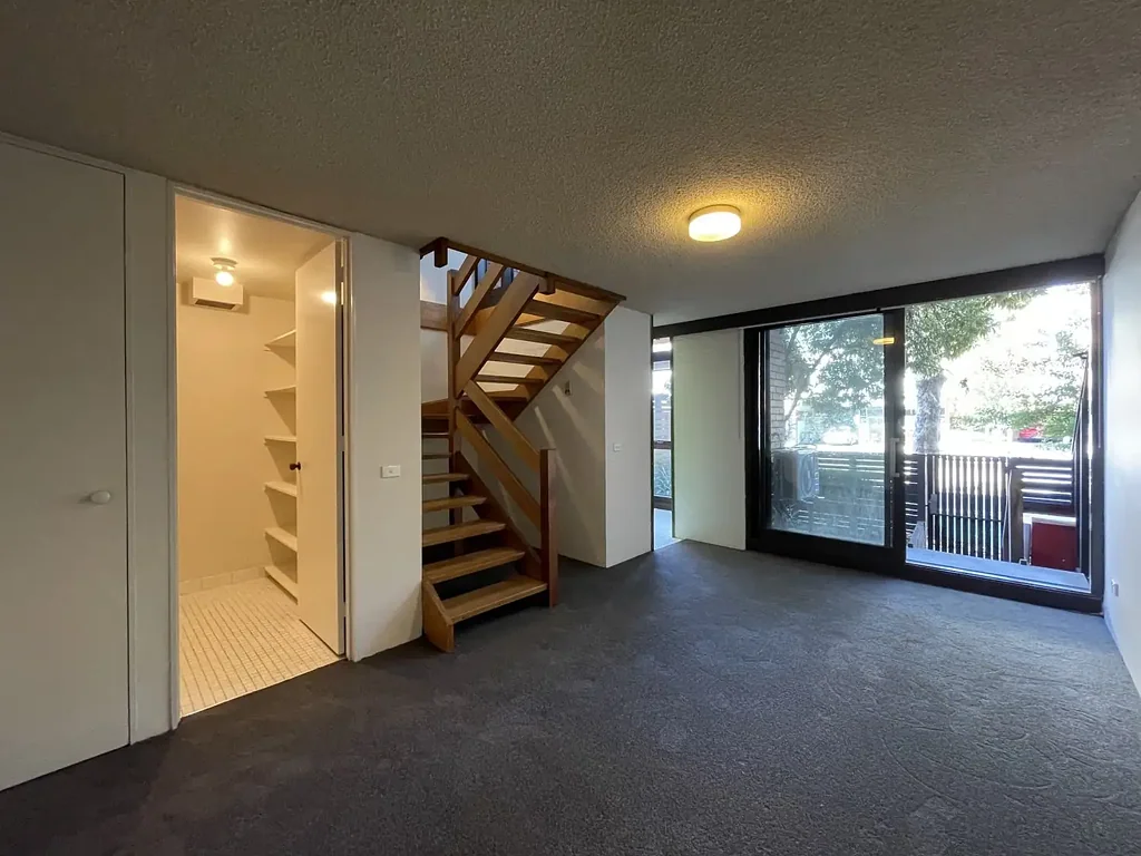 Split-Level Apartment Combines Comfort and Convenience