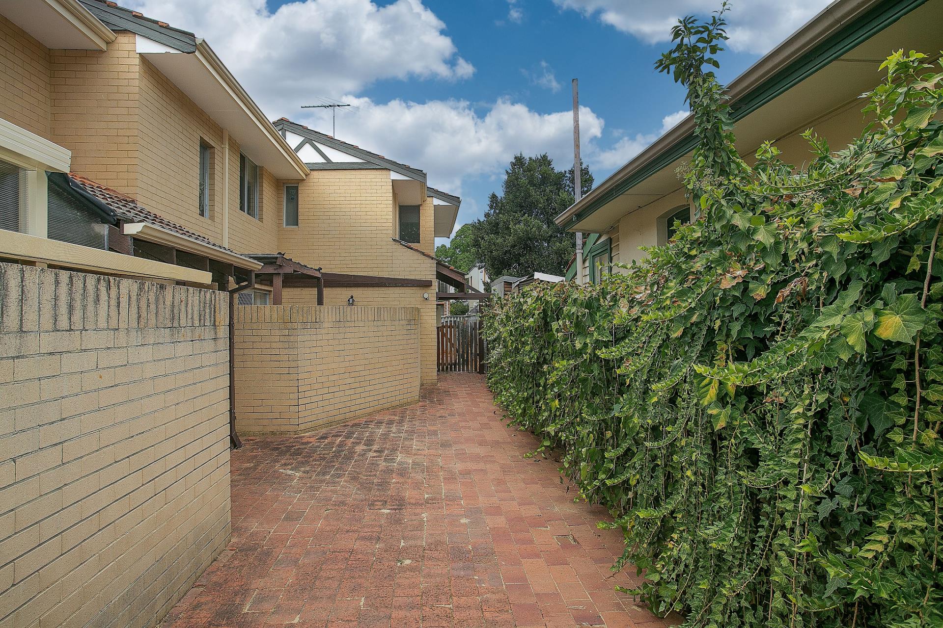 UNIT 2 20 MONASH AV, NEDLANDS WA 6009, 0 غرف, 0 حمامات, Townhouse