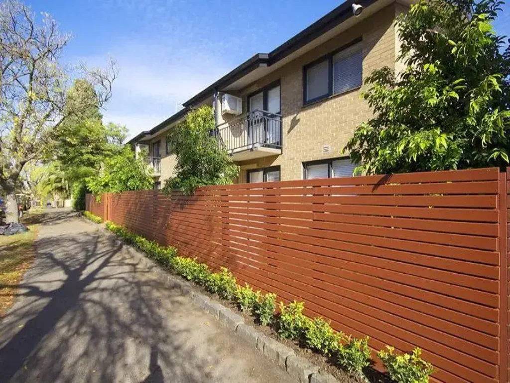 St Kilda 1ห้องนอน Unbeatable Location with Private Courtyard - Perfect for First Home Buyers, Downsizers or Investors!