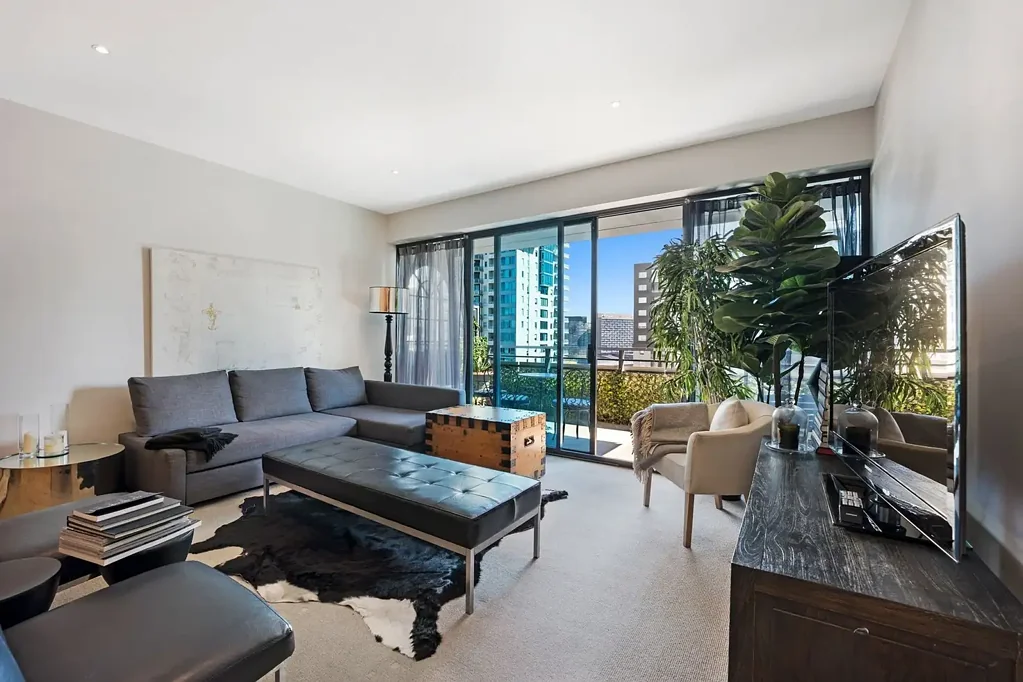 Unfurnished Two-bedroom apartment on Level 17!