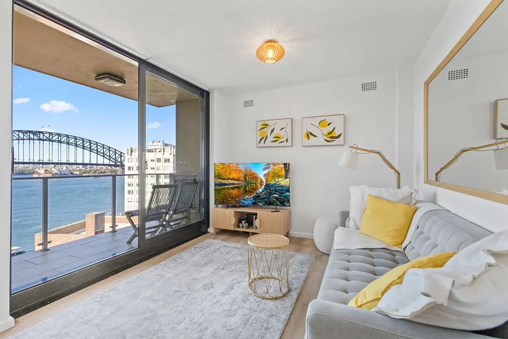 Modern Harbourfront Haven with Spectacular Bridge & Opera House Views