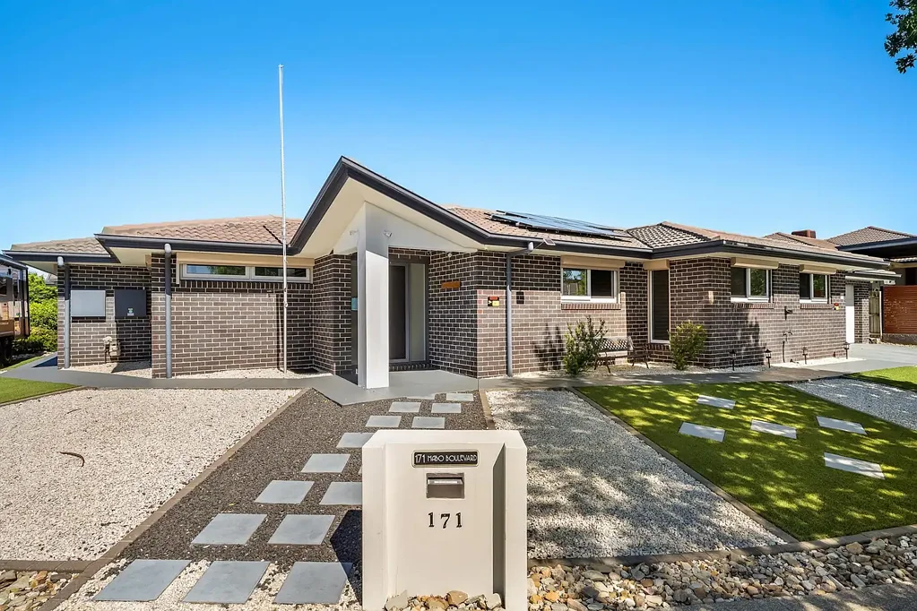 Bonner 4房  A warm, modern and extremely energy efficient home...