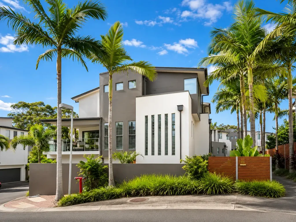 Robina 3Moenga Spacious Executive Townhouse with Three Ensuites | Luxury resort style complex that you will love coming home too.