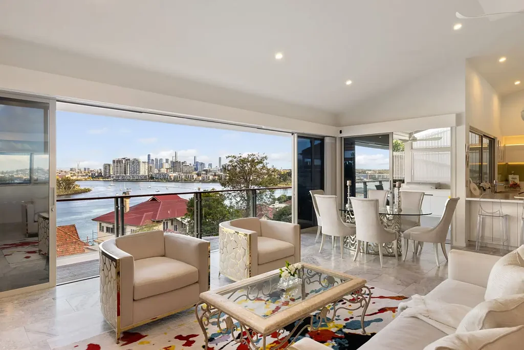 Hamilton 4 Bedroom Luxurious Masterpiece with Panoramic River Views