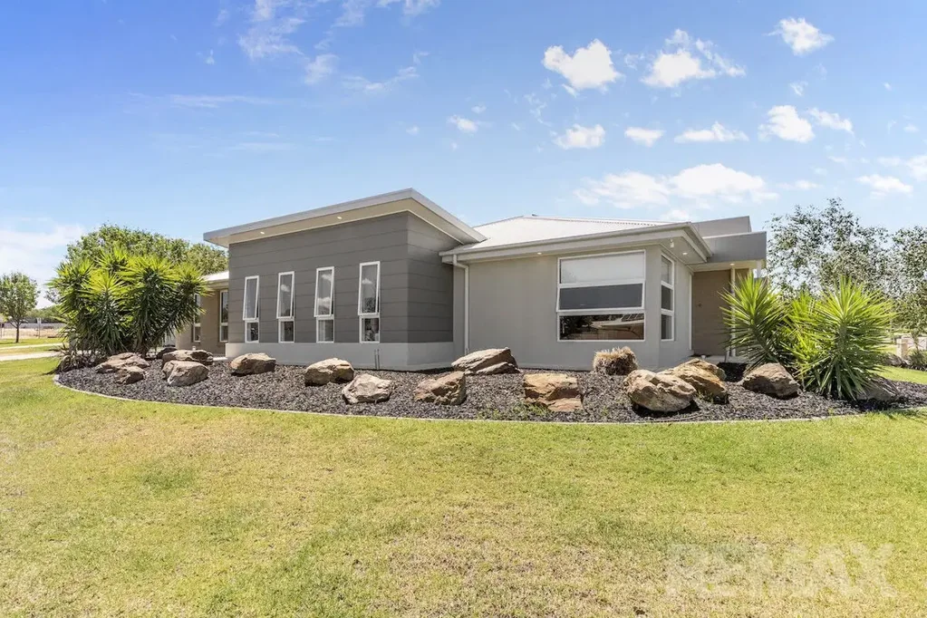 27 Bradman Drive, Boorooma, NSW 2650