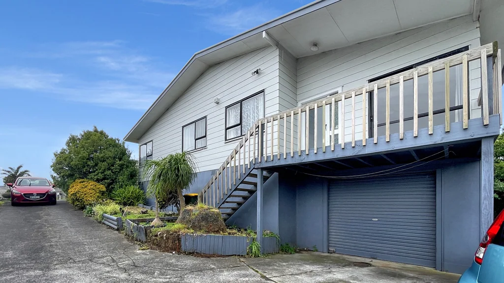 MANUREWA  3 bedroom house