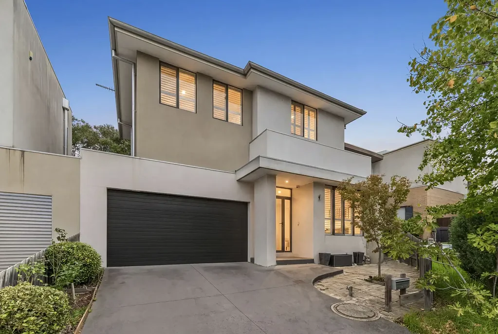 Mount Waverley 4房 现代精致住宅 高端900mm电器 石材台面 主套房带步入式衣帽间 双车库 地暖/制冷空调 MODERN SOPHISTICATION IN MWSC ZONE