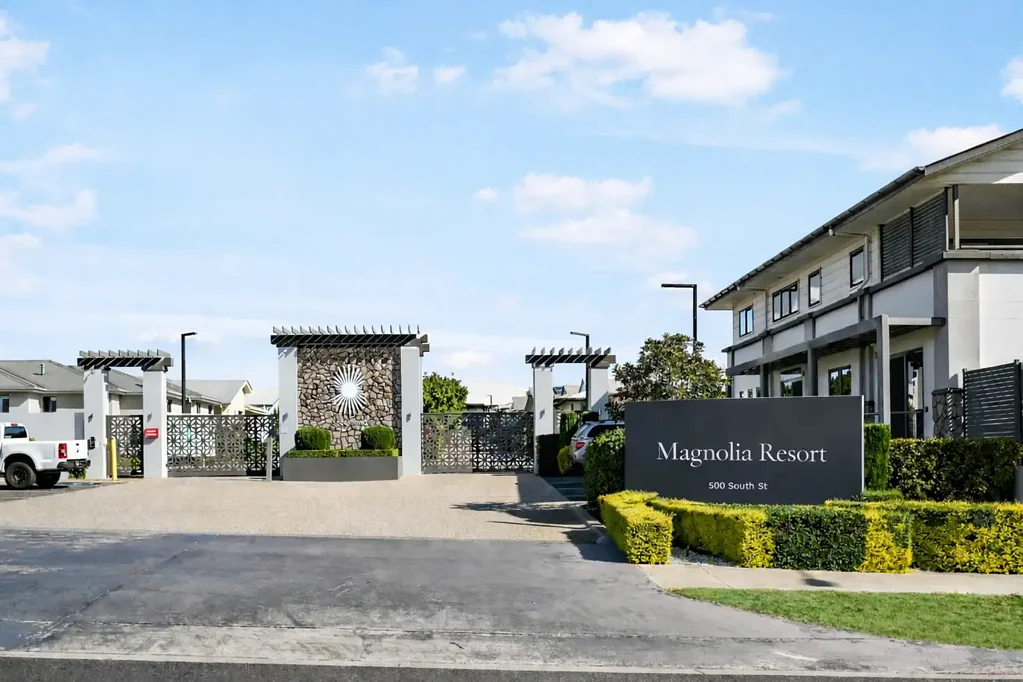 Glenvale 2房 50岁以上生活方式社区 宠物友好 高端配置 豪华主套房 多功能布局 石材台面 低维护户外 全空调系统 社区设施丰富 Resort-Style Living for Over 50s | Luxury Ex-Display Home with 3-Bedroom Flexibility!