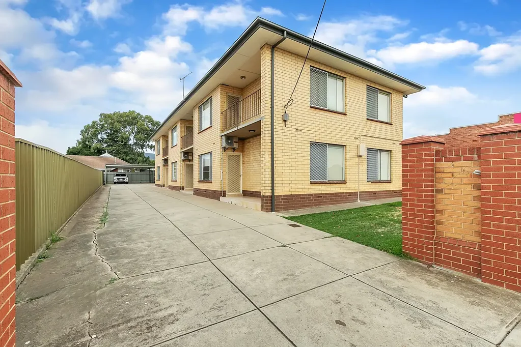 Fully Renovated 2-Bedroom Unit in Sought-After Rostrevor