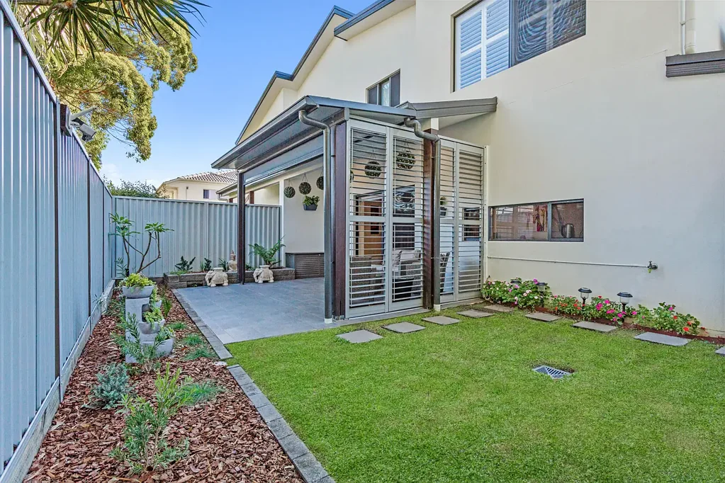 Labrador 3房  Low Maintenance Near New Townhouse in a Boutique Complex