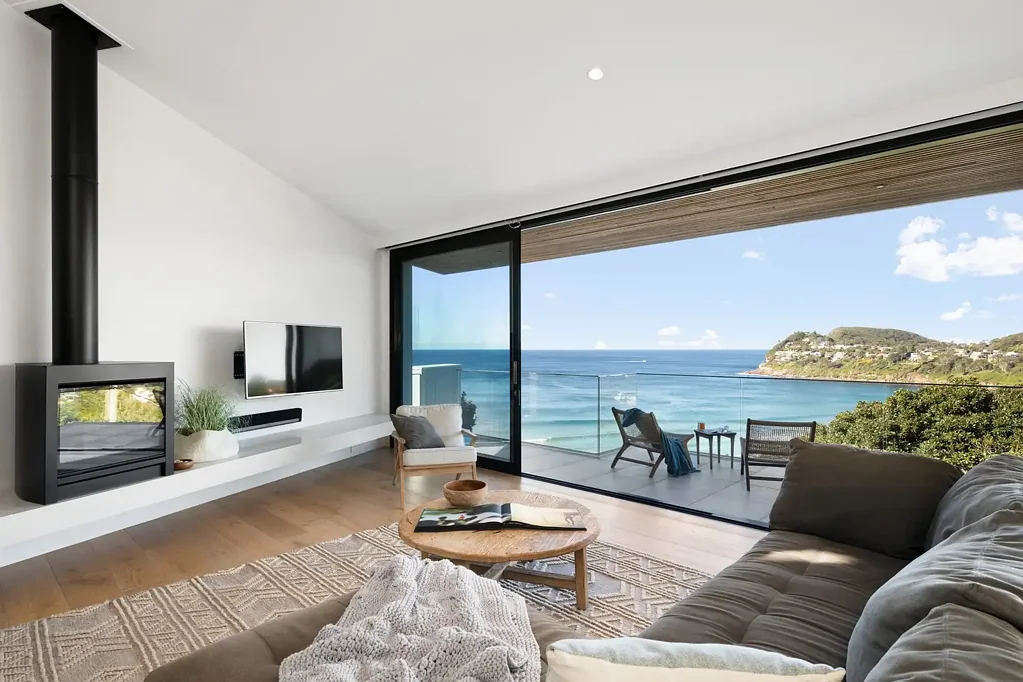 Whale Beach 4 Slaapkamer Architectural Beach House with Commanding Ocean Views and Effortless Modern Livi